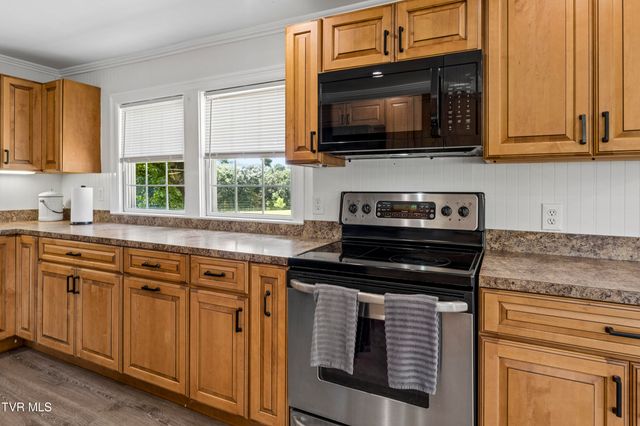 143 Watauga Flats Road, Johnson City, TN 37601