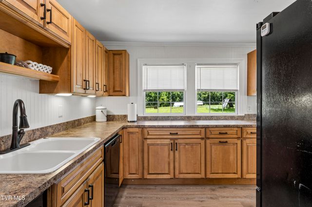 143 Watauga Flats Road, Johnson City, TN 37601
