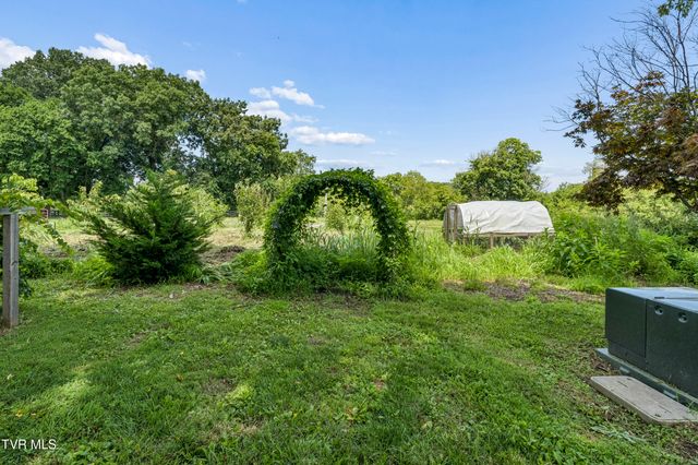 143 Watauga Flats Road, Johnson City, TN 37601