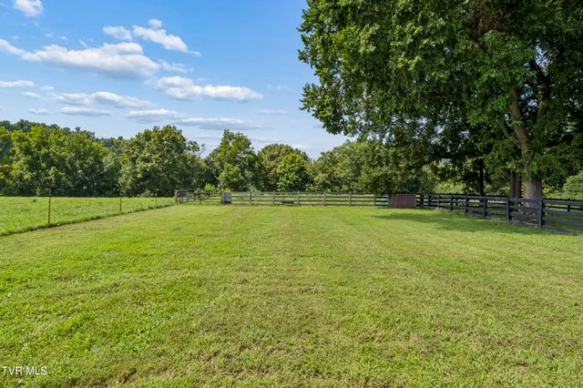 143 Watauga Flats Road, Johnson City, TN 37601