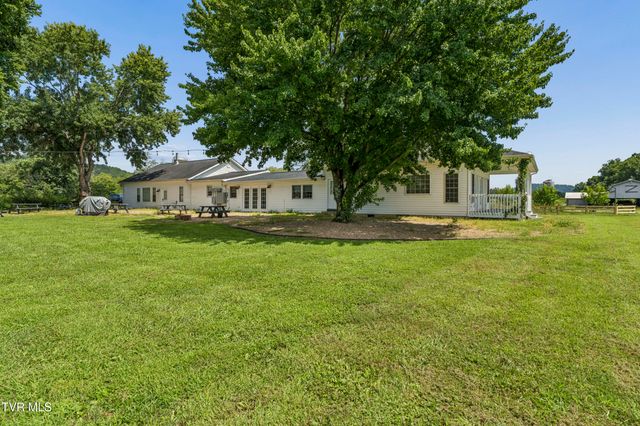 143 Watauga Flats Road, Johnson City, TN 37601