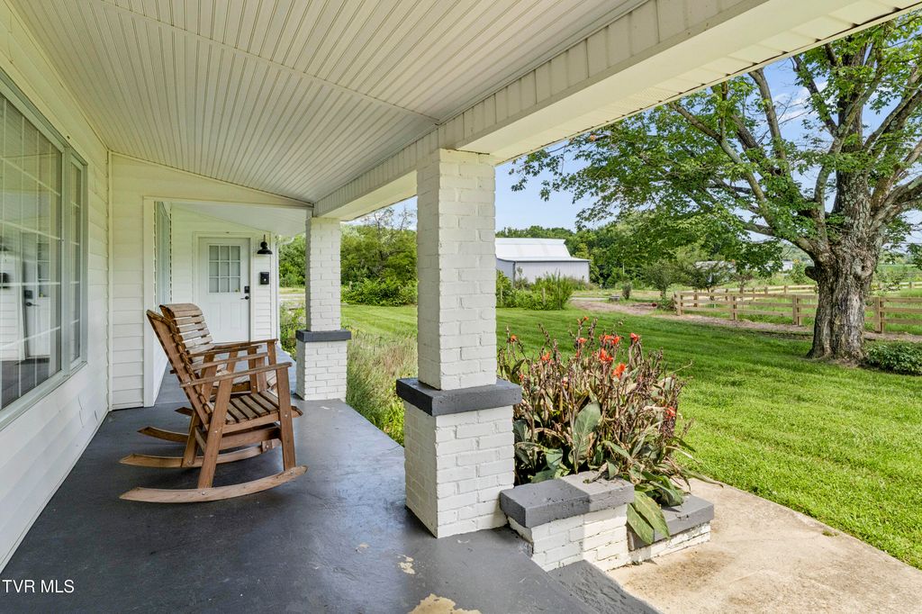 143 Watauga Flats Road, Johnson City, TN 37601