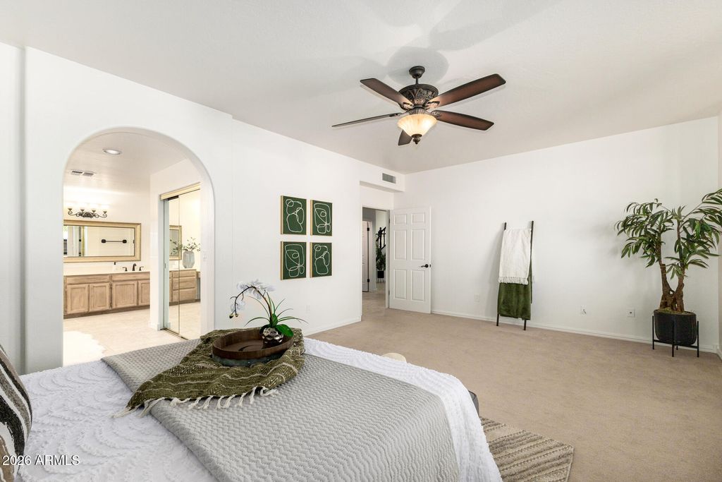Image 14 of property listing at 3326 E ROCKY SLOPE Drive, Phoenix, AZ 85044
