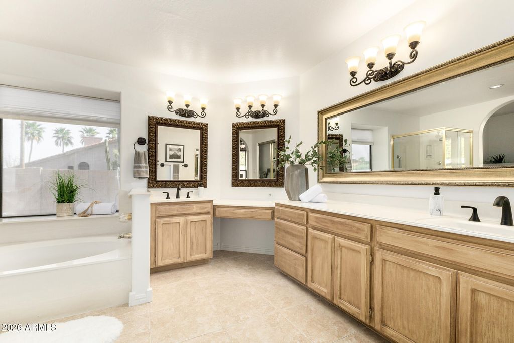 Image 16 of property listing at 3326 E ROCKY SLOPE Drive, Phoenix, AZ 85044