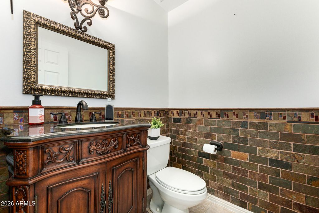 Image 18 of property listing at 3326 E ROCKY SLOPE Drive, Phoenix, AZ 85044