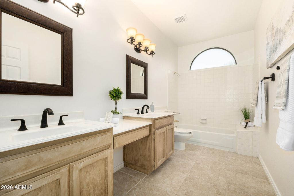 Image 22 of property listing at 3326 E ROCKY SLOPE Drive, Phoenix, AZ 85044