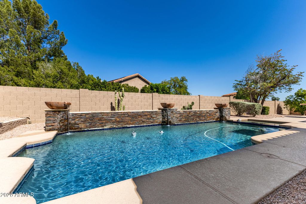 Image 24 of property listing at 3326 E ROCKY SLOPE Drive, Phoenix, AZ 85044