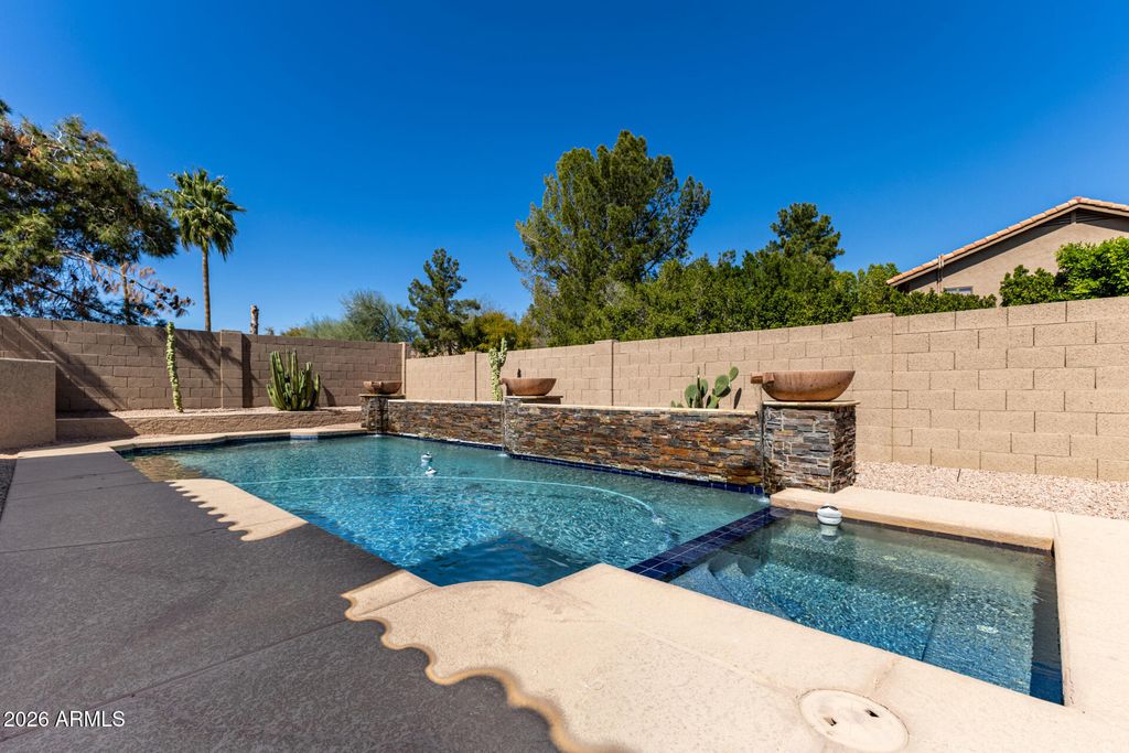 Image 25 of property listing at 3326 E ROCKY SLOPE Drive, Phoenix, AZ 85044