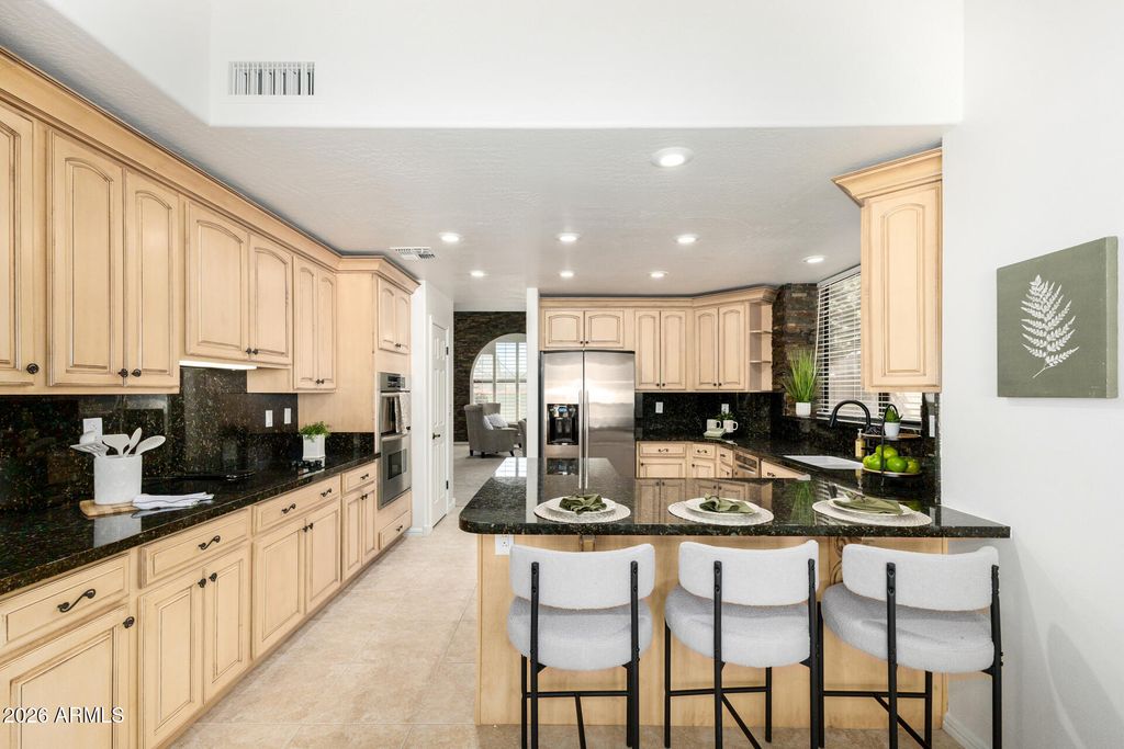 Image 5 of property listing at 3326 E ROCKY SLOPE Drive, Phoenix, AZ 85044
