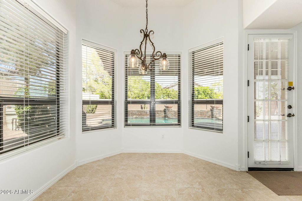 Image 9 of property listing at 3326 E ROCKY SLOPE Drive, Phoenix, AZ 85044
