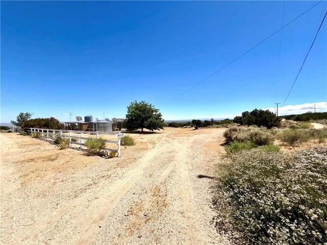 31210 Libra, Llano, CA 93544