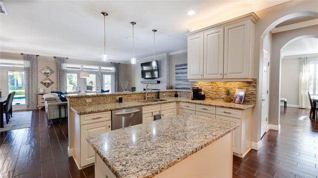 105 MOBBLY BAY DRIVE, Oldsmar, FL 34677