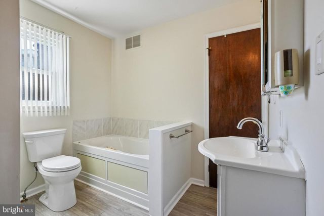 405 E HIGH ST, Clayton, NJ 08312