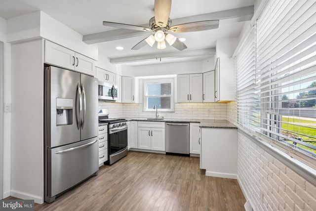 405 E HIGH ST, Clayton, NJ 08312