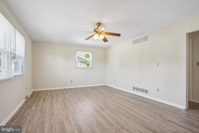 405 E HIGH ST, Clayton, NJ 08312