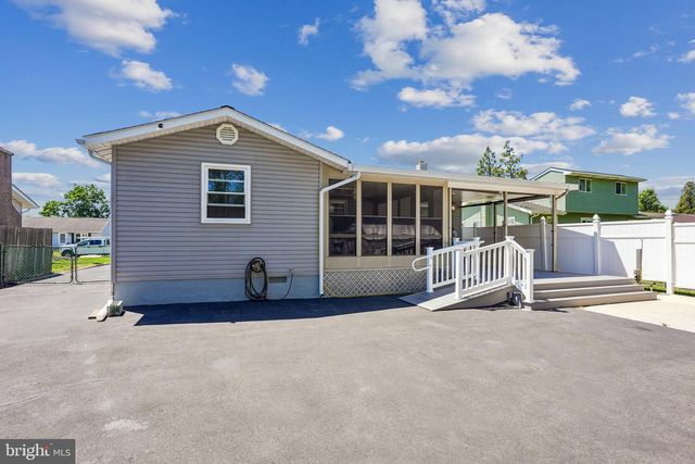 405 E HIGH ST, Clayton, NJ 08312