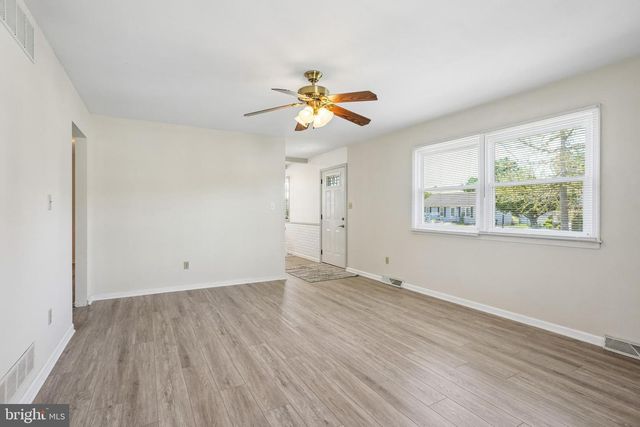 405 E HIGH ST, Clayton, NJ 08312