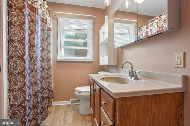 405 E HIGH ST, Clayton, NJ 08312