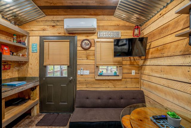 20784 County Road 207, Eminence, MO 65466