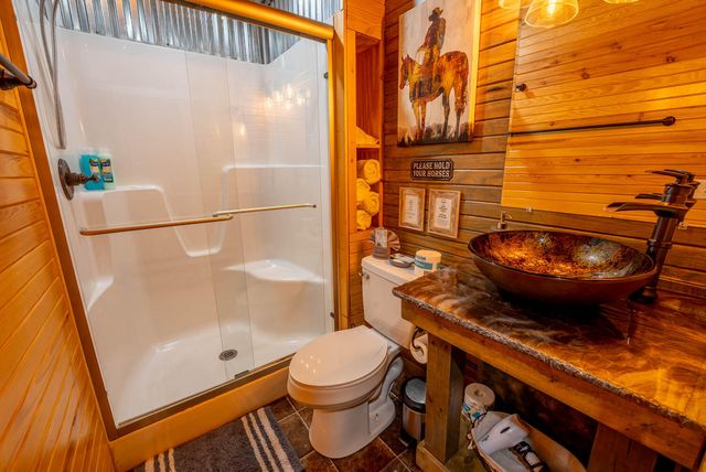 20784 County Road 207, Eminence, MO 65466