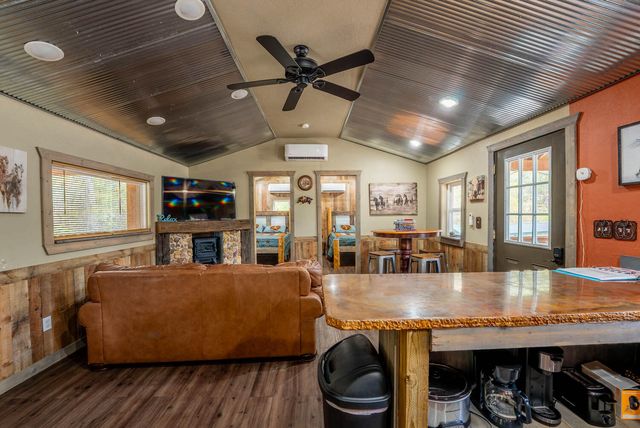 20784 County Road 207, Eminence, MO 65466