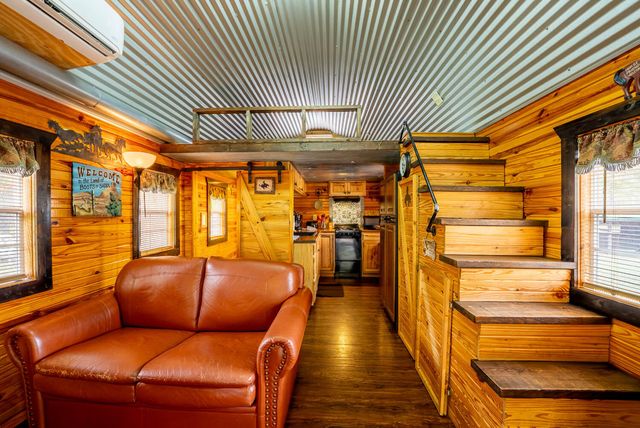 20784 County Road 207, Eminence, MO 65466