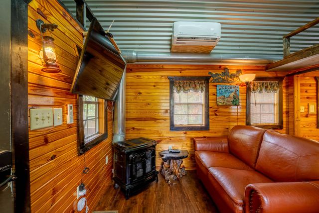 20784 County Road 207, Eminence, MO 65466