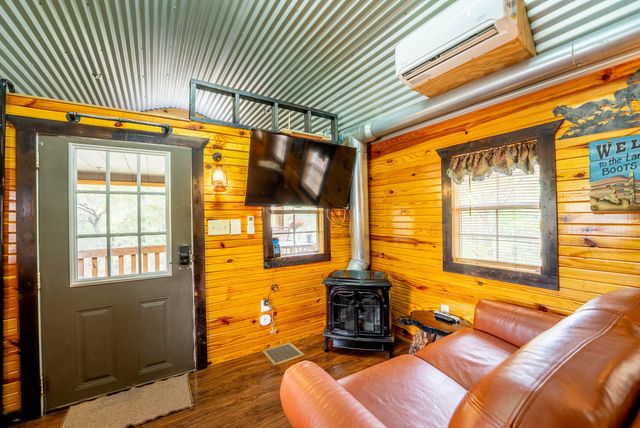 20784 County Road 207, Eminence, MO 65466