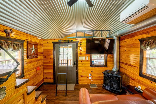 20784 County Road 207, Eminence, MO 65466