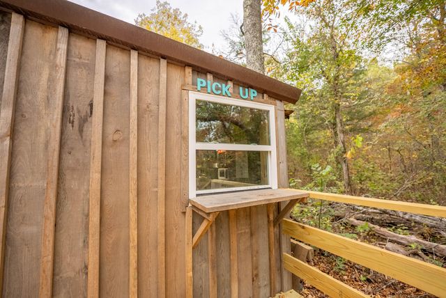 20784 County Road 207, Eminence, MO 65466