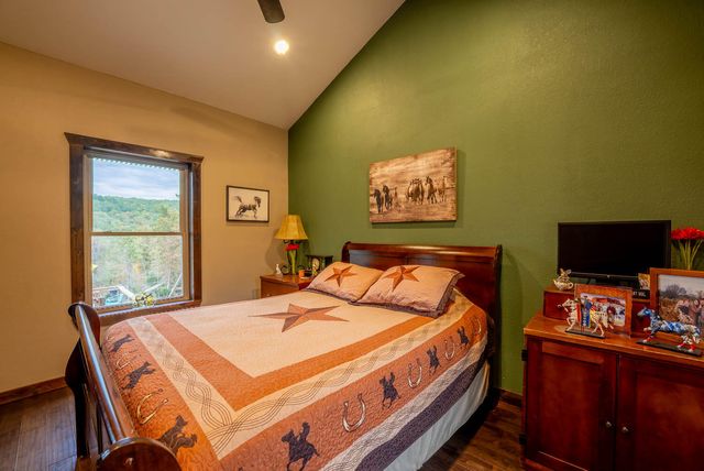 20784 County Road 207, Eminence, MO 65466