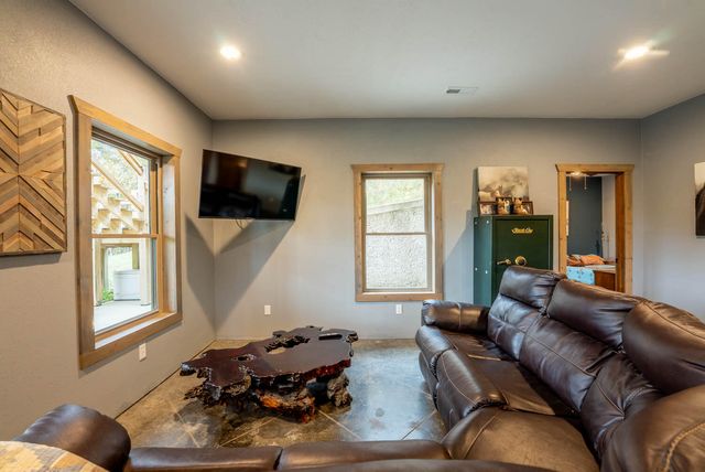 20784 County Road 207, Eminence, MO 65466