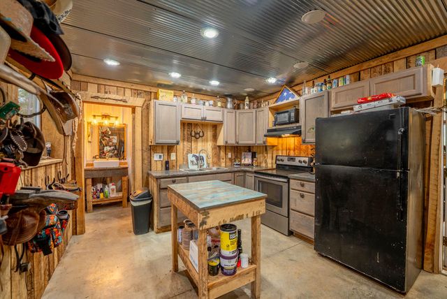 20784 County Road 207, Eminence, MO 65466