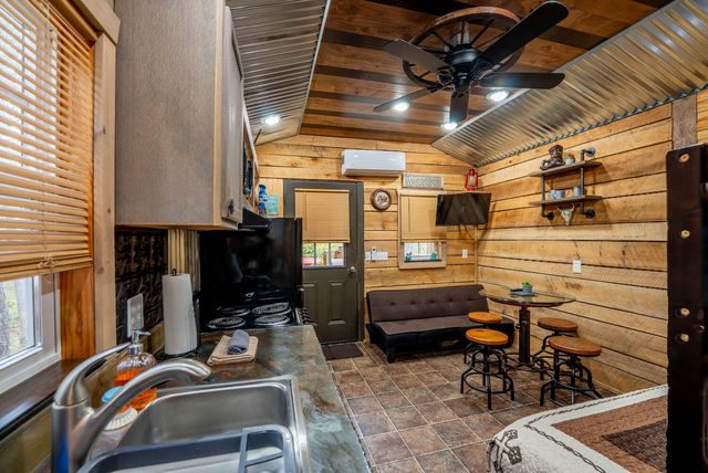 20784 County Road 207, Eminence, MO 65466