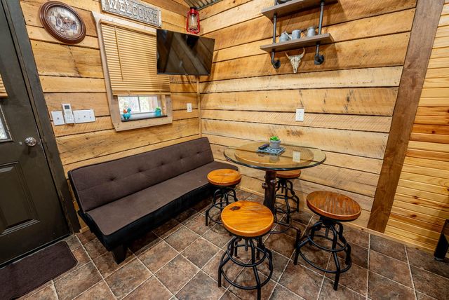 20784 County Road 207, Eminence, MO 65466