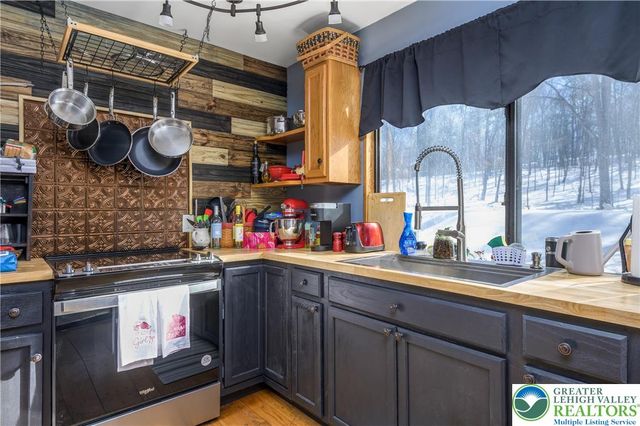 218 Blue Jay Court, Lehman Twp, PA 18324