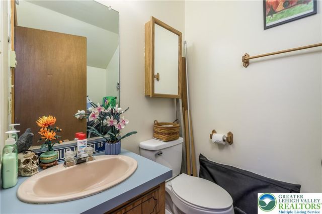 218 Blue Jay Court, Lehman Twp, PA 18324