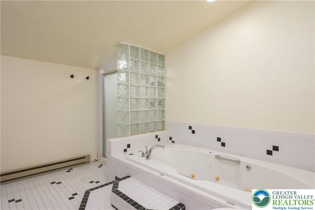 218 Blue Jay Court, Lehman Twp, PA 18324
