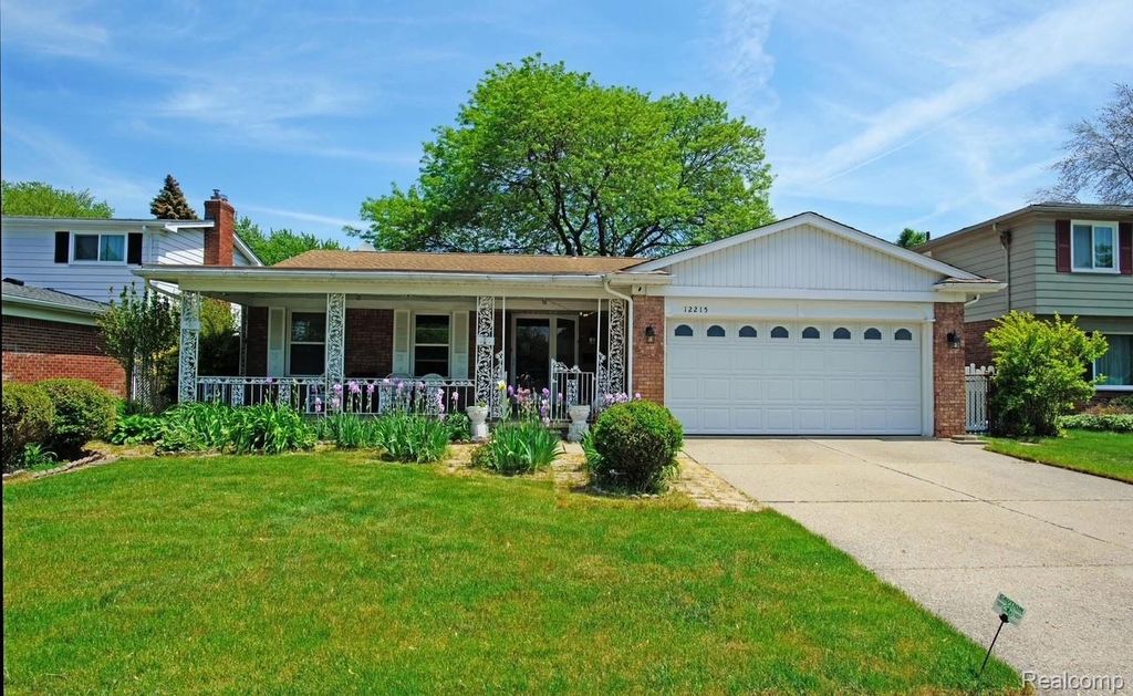 12215 Manor Drive, Southgate, MI 48195