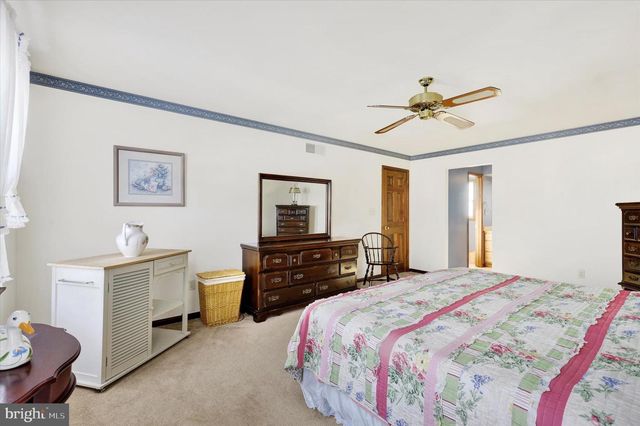 1102 DRY POWDER CIR, Mechanicsburg, PA 17050