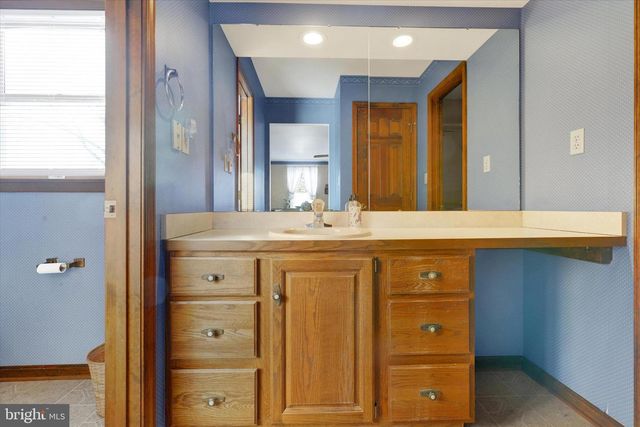 1102 DRY POWDER CIR, Mechanicsburg, PA 17050