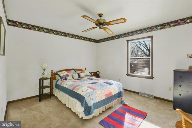 1102 DRY POWDER CIR, Mechanicsburg, PA 17050