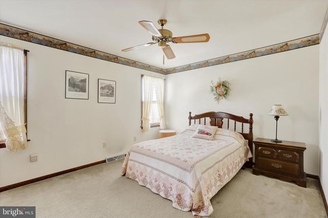 1102 DRY POWDER CIR, Mechanicsburg, PA 17050