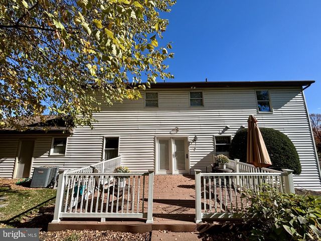 1102 DRY POWDER CIR, Mechanicsburg, PA 17050