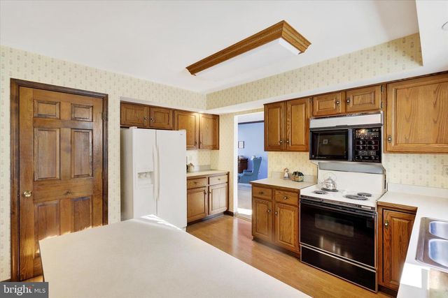 1102 DRY POWDER CIR, Mechanicsburg, PA 17050