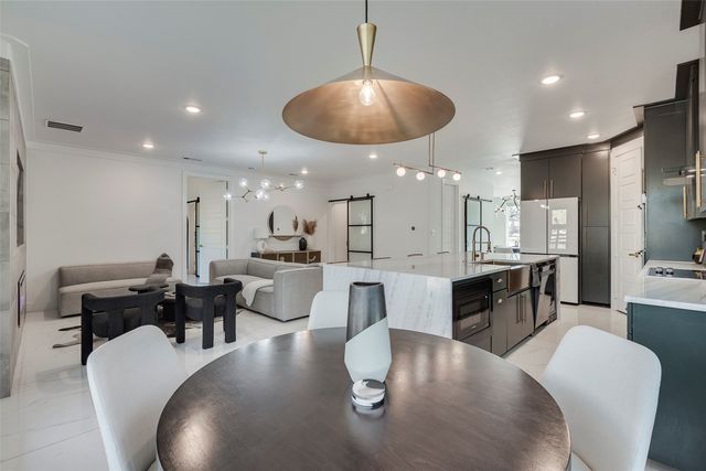 1001 Coke Drive, Arlington, TX 76010