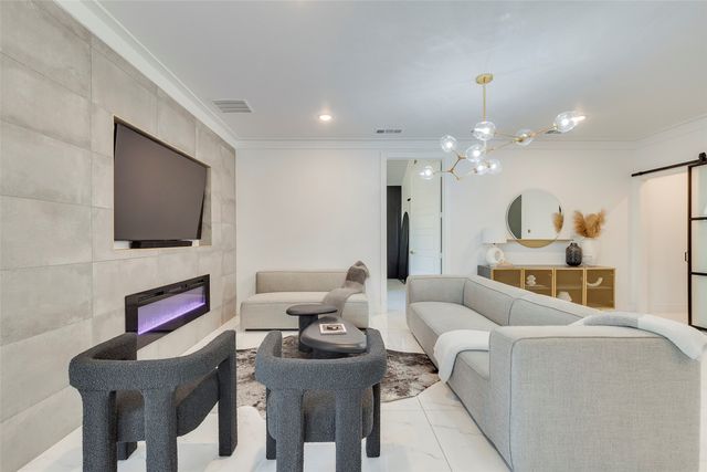 1001 Coke Drive, Arlington, TX 76010