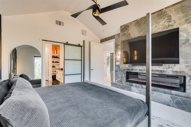 1001 Coke Drive, Arlington, TX 76010
