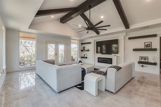 1001 Coke Drive, Arlington, TX 76010