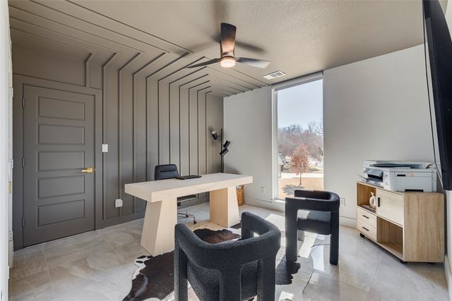 1001 Coke Drive, Arlington, TX 76010